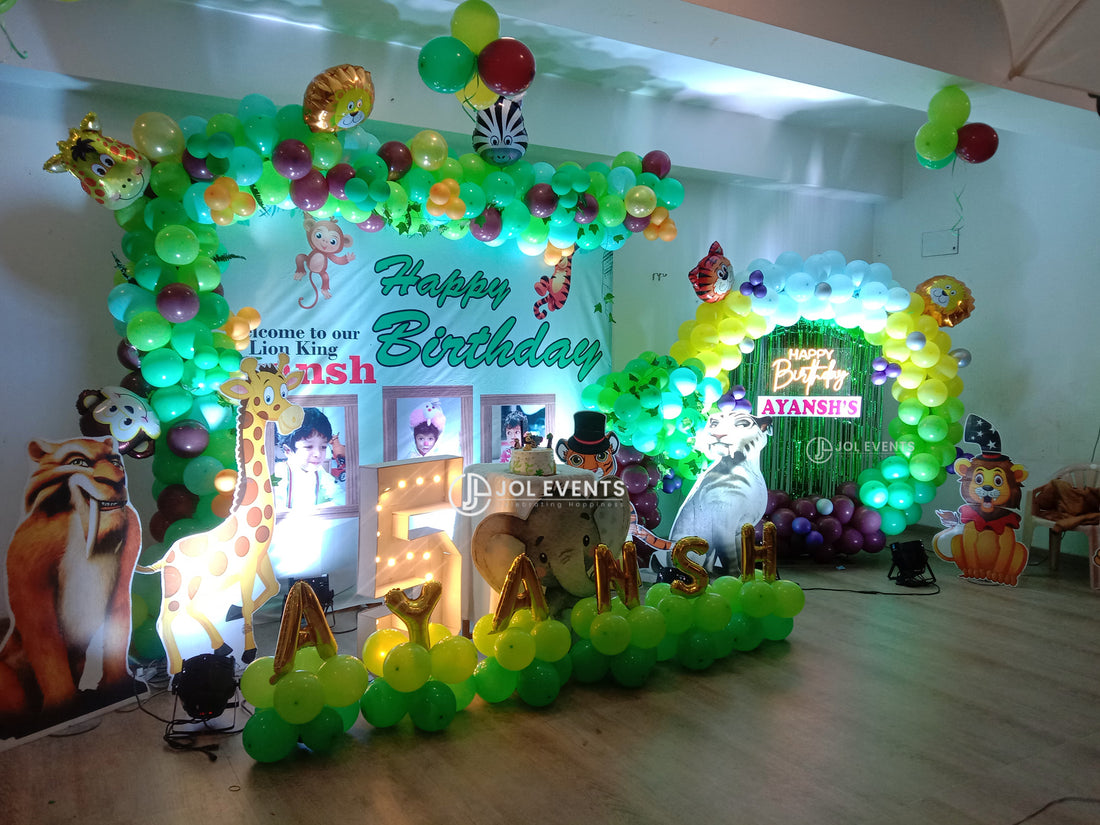 Jungle theme birthday party decoration